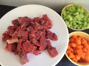 Rundvlees, wortelen en (jawel) geschilde bleekselderij!